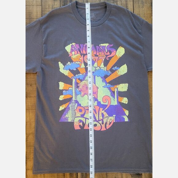Pink Floyd 1977 Animals Short Sleeved Multi-Colored T-Shirt NWOT - M - Picture 7 of 8
